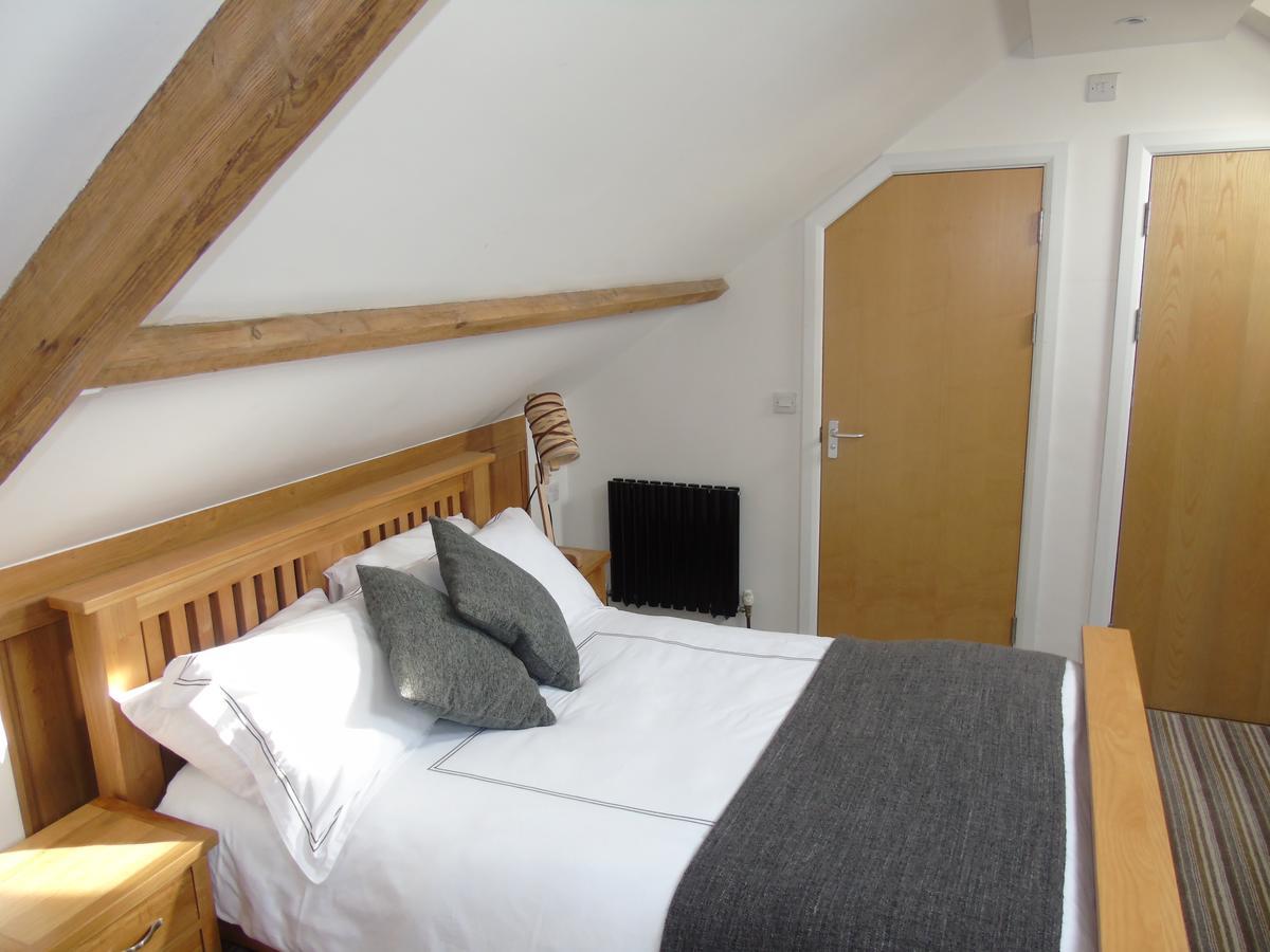 Отель Kings Head Capel Hendre Экстерьер фото